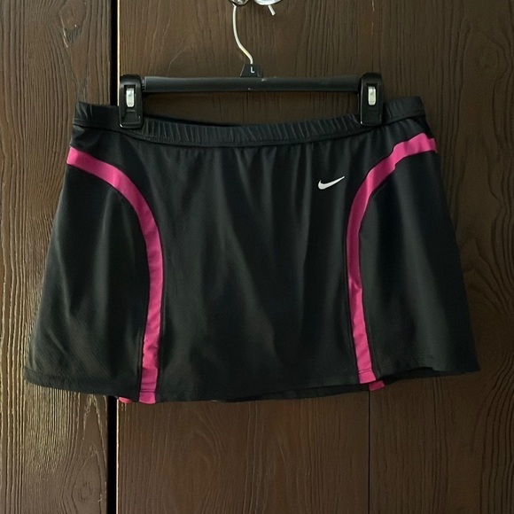 Nike black with cranberry bands, athletic skort. Size Medium - Picture 1 of 8